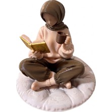 El Yapımı Dekoratif Kitap Okuyan Başörtülü Figür, Kahve Keyfi Temalı Biblo, Modern Ev ve Ofis Hediyesi