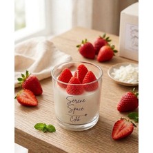 Serene Space Çilek Kokulu Bardak Mum 110 G