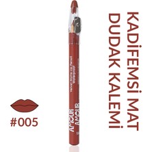 Amour Amour Velvet Matte Suya Dayanıklı Dudak Kalemi – Dahili Kalemtıraşlı, Kremsi Kadife Mat Dudak Kalemi