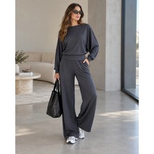 Kadın Oversize Yarasa Kol Bluz ve Bol Paça Pantolon Ikili Takım