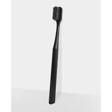 The Humble Co. Brush 7.000 Kıl Içeren Bitki Bazlı  Yeyişkin Diş Fırçası Siyah