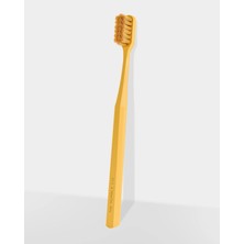 The Humble Co. Brush 7.000 Kıl Içeren Bitki Bazlı  Yeyişkin Diş Fırçası Sarı