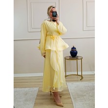 Tesetiva Gül Aksesuarlı Peplum Detaylı Elbise