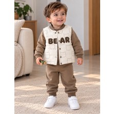 Esmer Bebe Erkek Bebek 3’lü Bear Desenli Takım – Kahverengi Eşofman Altı ve Baskılı Sweatshirt, Ekru Şişme Yelek
