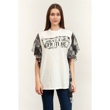 Versace Jeans Couture 76HAHE03J0123 R Logo Magazıne T-Shırt Beyaz