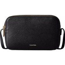 Calvin Klein Kadın Parlak Deri Fermuar Kapama Ayarlanabilir Askı Ck Yazı Desen Siyah1 Çanta LV04F3276G-UB1