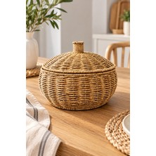 Nokka Hasır Rattan Kapaklı Sepet 29X24 cm Büyük Boy – El Yapımı Dekoratif Düzenleyici Saklama ve Sunum Sepeti