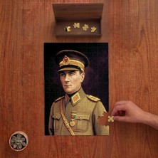 Punto Dizayn Üniformalı Mustafa Kemal Atatürk Tasarımı 240 Parça Ahşap Puzzle Ahşap Kutuda PD00350