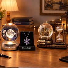 Keyfim Shop Kişiye Özel Işıklı Satürn Cam Küre & Lotus Çiçeği Kolye ve Vintage Kar Küresi Kum Saati Dekoratif Hediye Seti