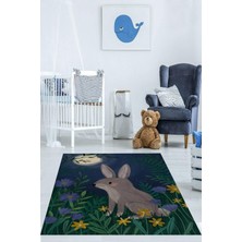 Pelangi Ormandaki Tavşan ve Ay Işığı Iskandinav Yıkanabilir Kaymaz Taban Leke Tutmaz Çocuk Odası Halısı, Lacivert-Gri-Yeşil 80 x 250, 764209208025005