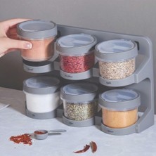 Str Store 6’lı Standlı Baharatlık Plastik Şeffaf Kaşıklı Baharat Standı Duvara Asılabilir ve Masa Üstü Kullanılabilir Baharat Seti Mutfak Organizer