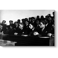 Ertürk Store Atatürk Istanbul Üniversitesinde Ders Dinlerken 60 x 40 Tablo