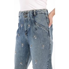 İnci Türkay Kadın Tasarım Denim Pantolon Taş Detaylı Mavi Havuç Kesim Kot Pantolon
