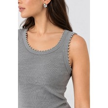 İnci Türkay Kadın Tasarım Kaşkorse Simli Kumaş Inci Işleme Detaylı Atlet Taş Detaylı Gri Slim T-Shirt