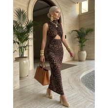 Pencere Dekolteli Sıfır Kollu Leopar Basic Midi Elbise