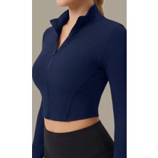MiaMoon Kadın Lacivert Uzun Kol Fermuarlı Parmak Geçme Detaylı Dik Yaka Crop Top Bluz – Şık, Rahat ve Kolay Kombinlenebilir