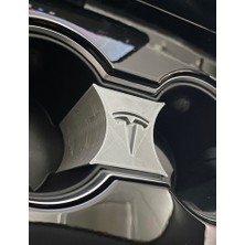 Tesla Model 3 Bardaklık Ayırıcısı