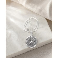 Arvenia Silver Noktalı Dokulu Yuvarlak Madalyon Top Detaylı Kadın 925 Ayar Gümüş Kolye