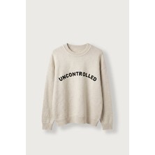 Abluka Online Erkek Oversize Bisiklet Yaka Yazı Nakışlı Triko Kazak Bej