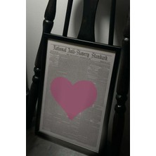 Taranist Poster - Pembe Kalp Şirin Cute Gazete Fon