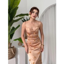 Kırmızı Beyaz Aksesuar Dora Çiçek Detaylı Elbise