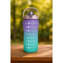 Vera Concept Store Motivasyonel Su Matarası, 2 Litre Kapasiteli, Çıkartmalı ve Pipetli, Spor Için Su Şişesi (Mor)