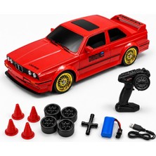 Vera Concept Store Uzaktan Kumandalı Full Fonksiyon 1:16 Şarjlı 2.4g 30KM/H 4x4 Retro Drift Araba, 7.4V Bataryalı Rc Yarış Arabası, Bariyer ve Lastik Aksesuarlı Kırmızı