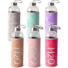 Vera Concept Store Peluş Kılıflı 1 L (1000 Ml) Borosilikat Cam Matara, H2O Nakışlı Yumuşak Kılıf, Metal Kapak ve Taşıma Askılı Cam Su Şişesi, 27 × 8 Cm, Ev Ofis Spor Sey