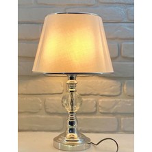 Vera Concept Store Krom Ayaklı Büyük Kristal Taşlı Krom Şeritli Beyaz Kumaş Şapkalı Abajur Masa Lambası