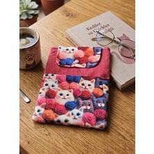 Tadsy Sevimli Kedi Pembe Desenli Kitap Kılıfı Şık ve Koruyucu Cepli Kitap Kılıfı Çok Amaçlı Çanta 19X25 cm