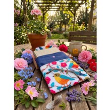 Tadsy Renkli Kuş Koyu Desenli Kitap Kılıfı Şık ve Koruyucu Cepli Kitap Kılıfı Çok Amaçlı Çanta 19X25 cm