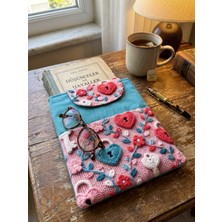 Tadsy Kalbin Anahtarı Açık Desenli Kitap Kılıfı Şık ve Koruyucu Cepli Kitap Kılıfı Çok Amaçlı Çanta 19X25 cm