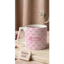 Eylül Design Kişiye Özel Isim Baskılı Pembe Fiyonk Tasarım Seramik Kupa Bardak 250 ml - Lüks Kahve Mug
