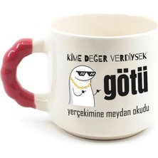Mor Mürekkep Kime Değer Verdiysek G*tü Yerçekimine Meydan Okudu Baskılı Kırmızı Kulplu Boncuk Kupa - Komik Hediye