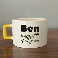 Mor Mürekkep Ben Öyle Uygun Gördüm Baskılı Sarı Kulplu Kare Kupa Bardak Fincan Mug Model 00423