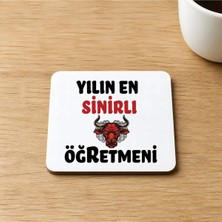 Mor Mürekkep Yılın En Sinirli Öğretmeni Baskılı 9x9 cm Kare Mdf Bardak Altlığı - Öğretmene Hediye Ahşap