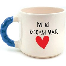Mor Mürekkep Iyi Ki Kocam Var Baskılı Mavi Kulplu Boncuk Kupa - Sevgililer Günü Hediyesi Bardak Fincan Mug