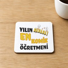 Mor Mürekkep Yılın En Komik Öğretmeni Baskılı 9x9 cm Kare Mdf Bardak Altlığı - Öğretmene Hediye Ahşap