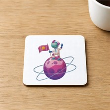 Mor Mürekkep Pembe Bayraklı Astronot Baskılı 9x9 cm Kare Mdf Bardak Altlığı Ahşap