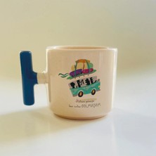 Mor Mürekkep Üstüme Gelmeyin Ben Zaten Dolmuşum Baskılı Mavi Kulplu T Kupa Bardak Fincan Mug