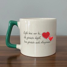 Mor Mürekkep Öyle Biri Var Ki Baskılı Yeşil Kulplu Prime Kupa Bardak Fincan Mug