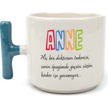 Mor Mürekkep Anne Hiç Bir Doktorun Tedavisi Baskılı Mavi Kulplu T Kupa - Anneye Hediye Bardak Fincan Mug