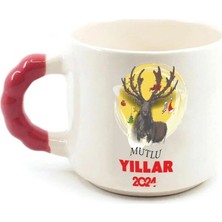 Mor Mürekkep Mutlu Yıllar 2024 Geyik Baskılı Kırmızı Kulplu Boncuk Kupa - Yılbaşı Hediyesi Bardak Fincan Mug