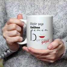 Mor Mürekkep Hiçbir Şeye Üzülme Senin Burnun Güzel Baskılı Beyaz Kupa Bardak Fincan Mug