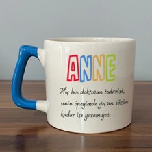 Mor Mürekkep Anne Hiç Bir Doktorun Tedavisi Baskılı Mavi Kulplu Prime Kupa - Anneye Hediye Bardak Fincan Mug