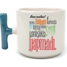 Mor Mürekkep Bunu Unutma! Herkes Herşeyin Farkında Baskılı Mavi Kulplu T Kupa Bardak Fincan Mug
