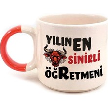 Mor Mürekkep Yılın En Sinirli Öğretmeni Baskılı Kırmızı Kulplu P Kupa - Öğretmenler Günü Hediyesi Bardak Fincan
