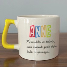 Mor Mürekkep Anne Hiç Bir Doktorun Tedavisi Baskılı Sarı Kulplu Prime Kupa - Anneye Hediye Bardak Fincan Mug
