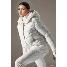 DeFacto Rüzgar Geçirmez Su İtici Regular Fit Yarım Polar Astarlı Kapüşonlu Fermuarlı Şişme Mont A1553AX25WN