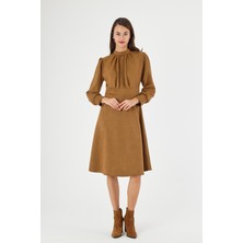 Apsen Collection Apsen Kadın Süet Taba Hakim Yaka Pile Detaylı Uzun Kol midi Boy Kışlık Elbise 4412-110